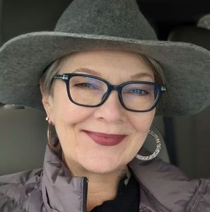 Meet your Posher, Cindy